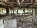 Baita d'epoca da ristrutturare libera su 4 lati con terreno antistante