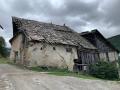Baita d'epoca da ristrutturare libera su 4 lati con terreno antistante
