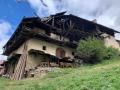 Baita d'epoca da ristrutturare libera su 4 lati con terreno antistante
